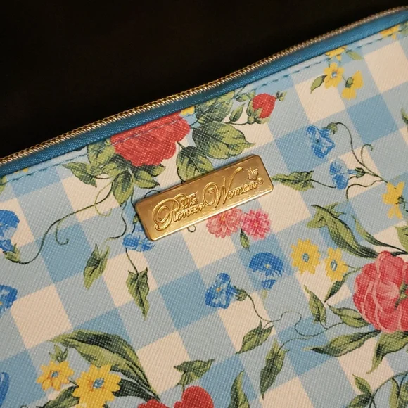 The Pioneer Woman Sweet Rose Cosmetic Bag 8.5" x 7"of - Picture 3 of 10